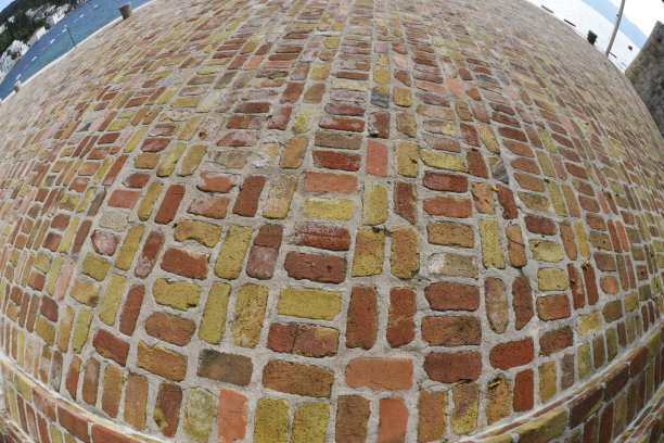 用砖块铺设路面图片下载