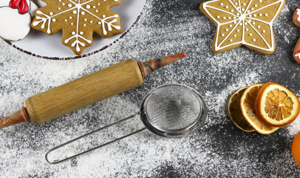 圣诞姜饼。美味的自制的姜饼。Copyspace图片下载