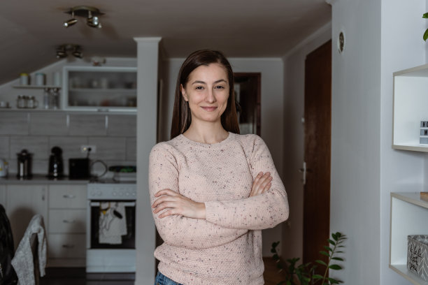 家里女人的肖像图片下载