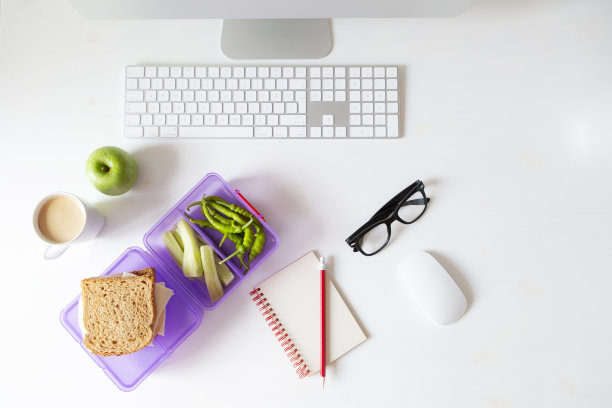 办公桌和午餐盒图片下载