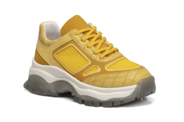 女性的运动鞋图片下载