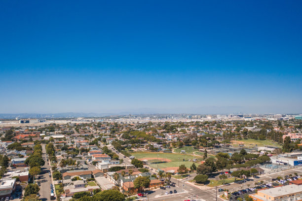 洛杉矶机场周边的洛杉矶城市景观图片下载
