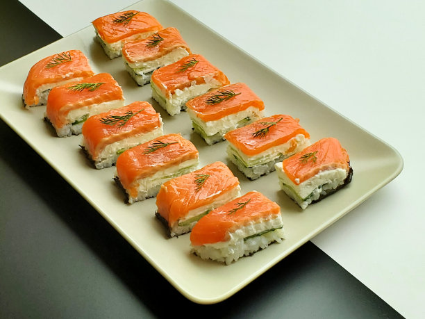 盘子里是费城自制的。隔离期间我们在家做饭图片下载