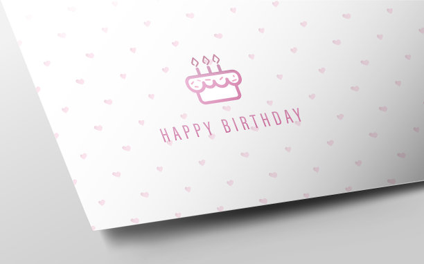 生日贺卡模型上的白色纸心图案图片下载