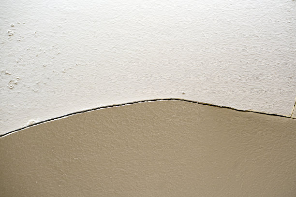 白墙灰泥破碎，纹理，发霉图片下载