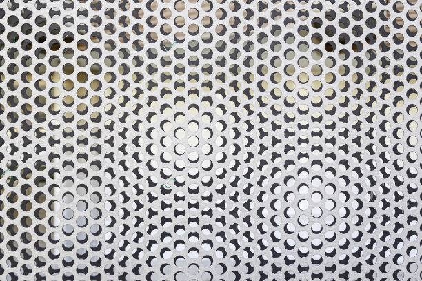带孔金属栅极图片下载