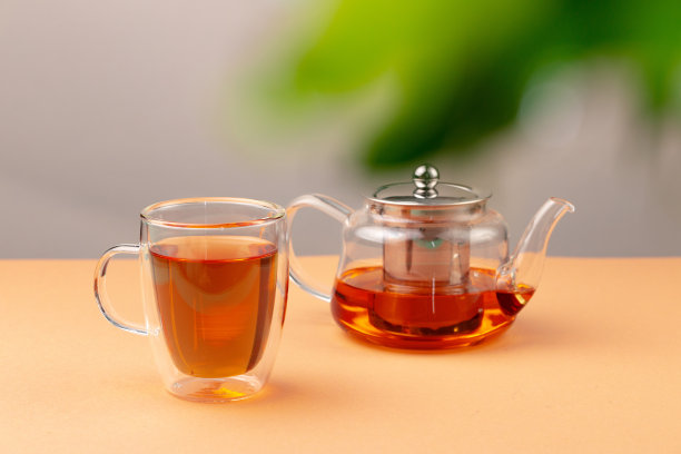 玻璃茶壶和红茶杯图片下载