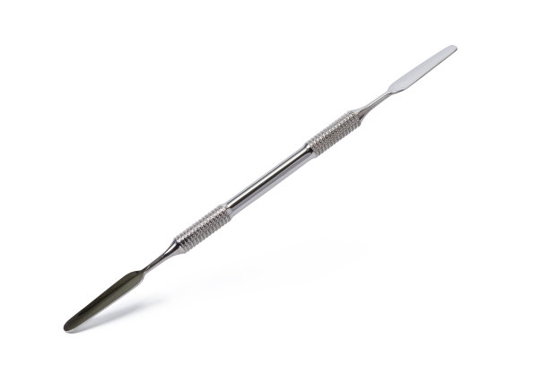 白色背景上孤立的医疗器械抹刀图片下载