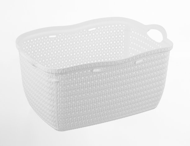 塑料篮子孤立在白色背景。图片下载