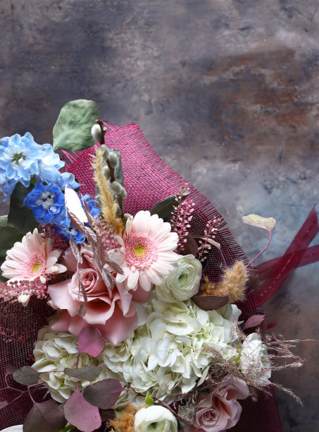 一束节日鲜花图片下载