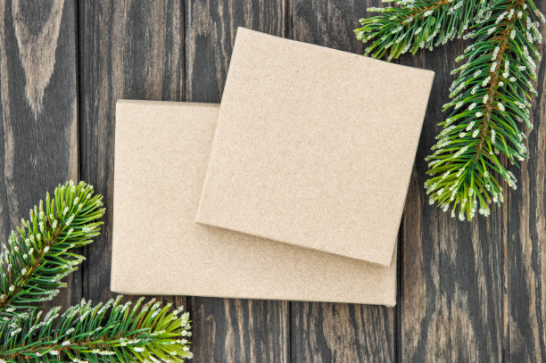 圣诞礼品盒工艺纸包装木制背景图片下载