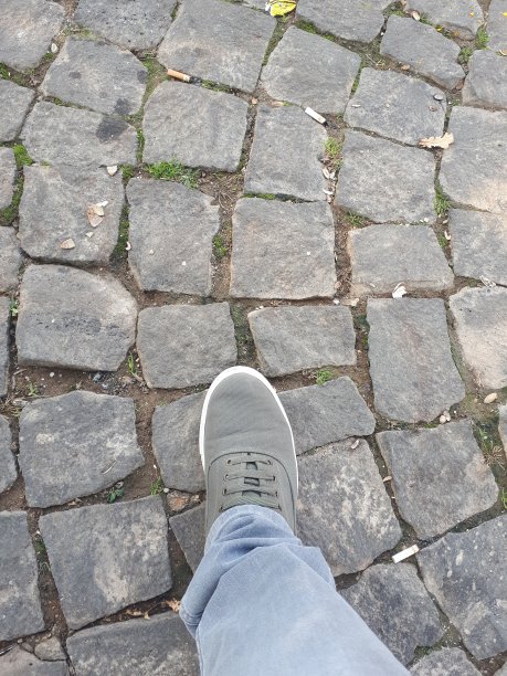 鹅卵石和一条腿图片下载