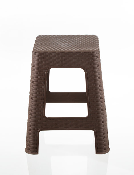 棕色塑料凳孤立在白色背景上图片下载