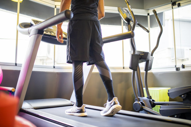 在跑步机上图片下载