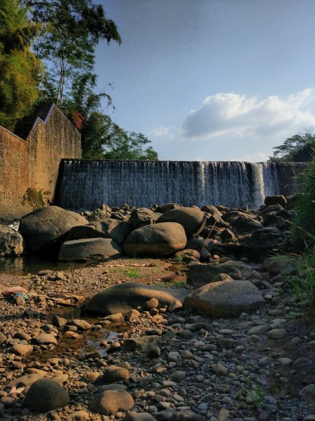岩石和瀑布图片下载
