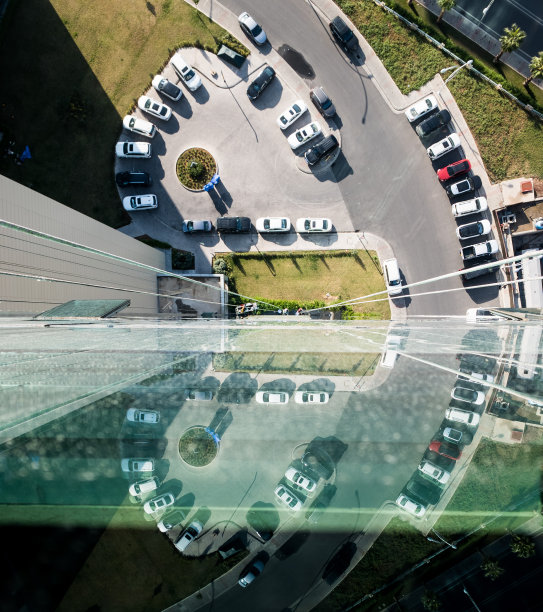 高楼倒影图片下载