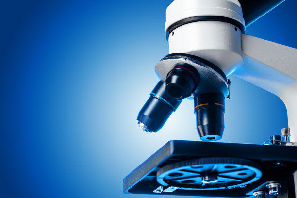 专业显微镜在实验室的近距离照片图片下载