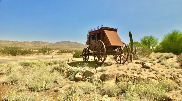 一个遗迹公共马车图片下载