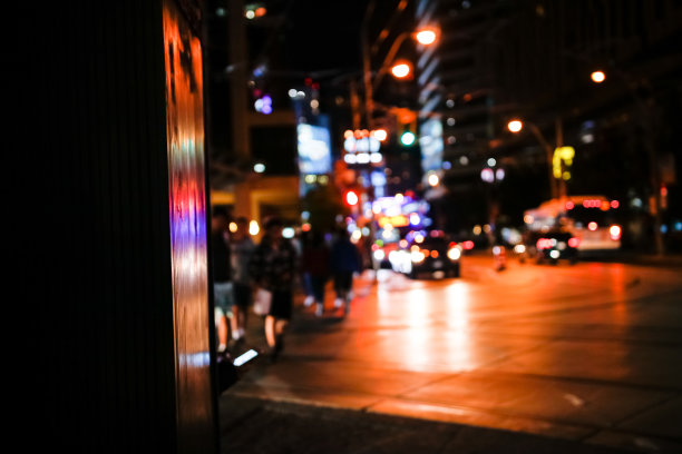 多伦多市中心街道的黑暗模糊背景图片下载