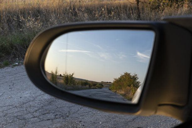在梦中看侧后视镜图片下载