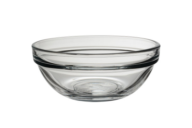 为沙拉和烹饪空玻璃碗。孤立在白色背景上图片下载