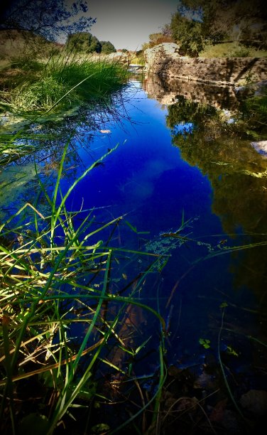 米森trails水坝的平静水域图片下载