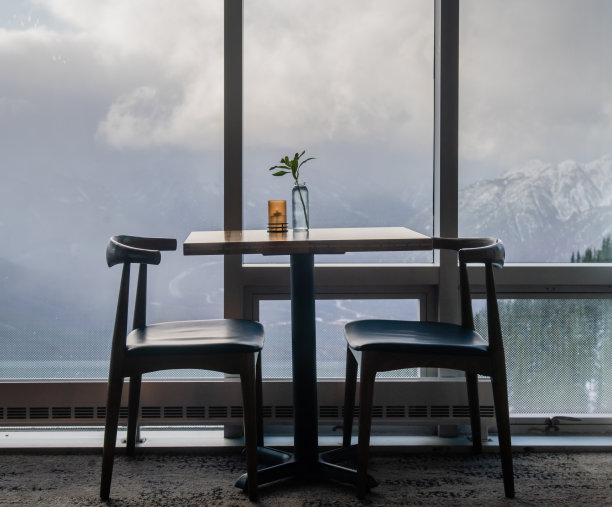 双人座，可以欣赏山景图片下载