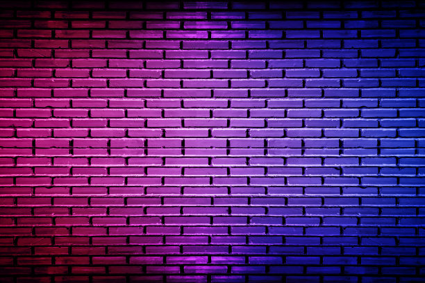 灯光效果霓虹灯在砖墙纹理为背景。图片下载