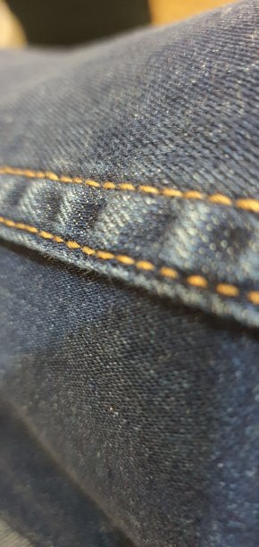 牛仔牛仔裤上的针脚图片下载