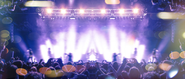 在一场演出中集合一群人图片下载