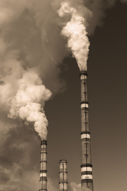 工业管道冒出的烟图片下载