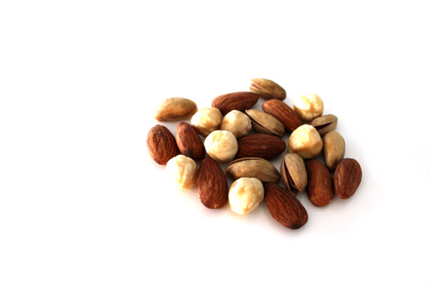 混合坚果和干果，白色背景，俯视图图片下载