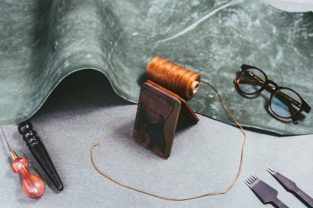 工艺工具在灰色背景图片下载