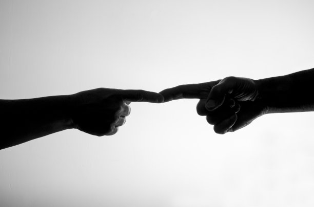 接触的手指图片下载