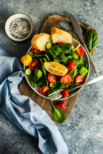 新鲜有机菠菜沙拉图片下载