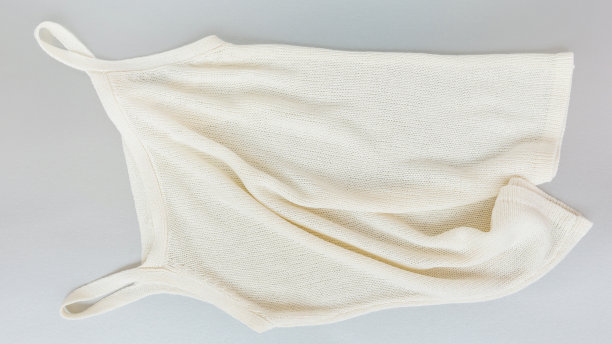 白色针织无袖女式衬衫灰色背景图片下载