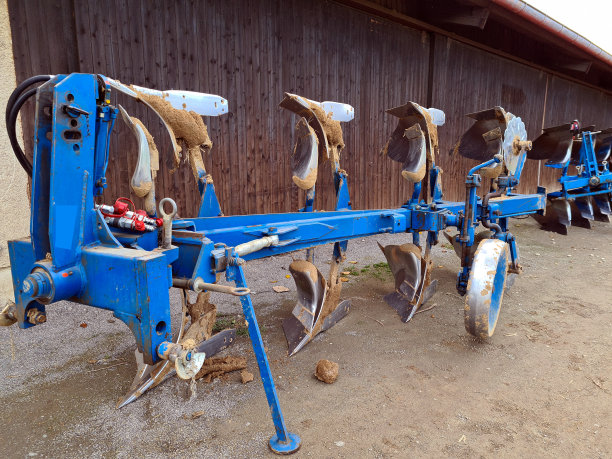 蓝在农场犁图片下载