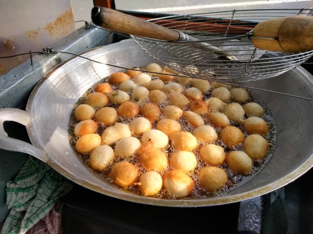 油炸的传统食物。图片下载