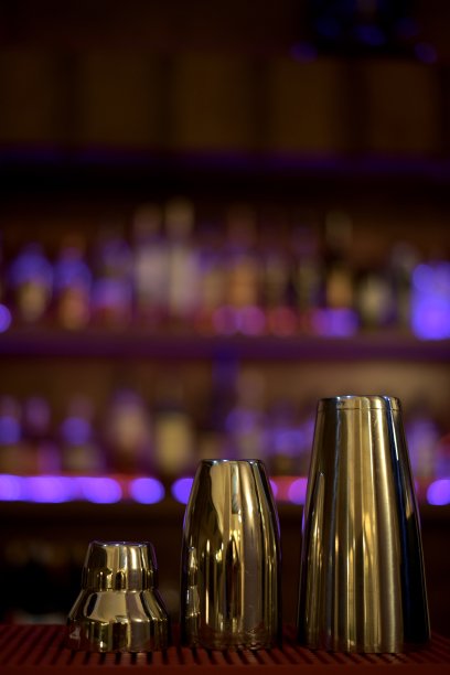 震动鞋匠欧洲金属不锈钢。拆成三块，按高度排列。图片下载