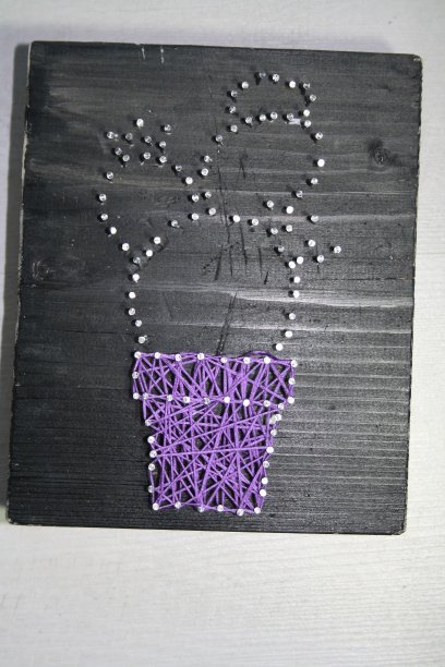 画钉子和线。缝纫刺绣用的线图片下载