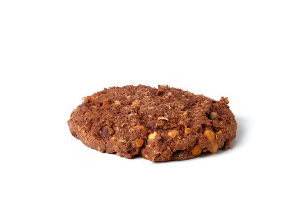 可可饼干与坚果隔离在白色图片下载