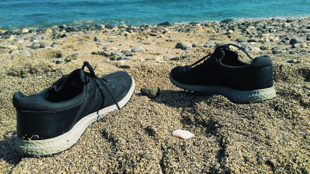 一双鞋图片下载