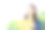 一个在户外填写日程表的亚洲女人图片下载