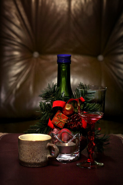 晚上的咖啡和葡萄酒-静物生活图片下载