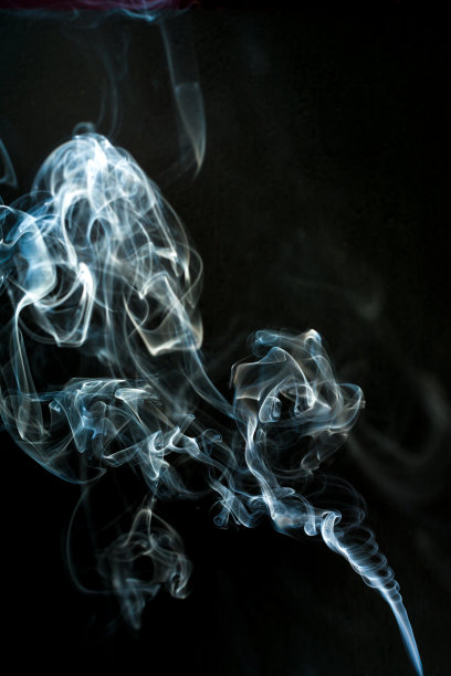 黑色背景的烟雾。雾纹理图片下载