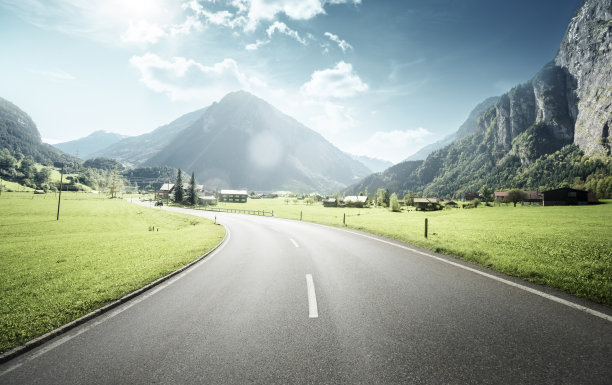 瑞士少女区的山路图片下载