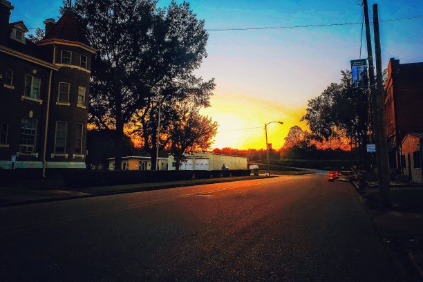 克拉伦登，阿肯色州法院俯瞰白河图片下载