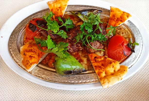 土耳其伊斯坦布尔的传统茄子串菜肴图片下载