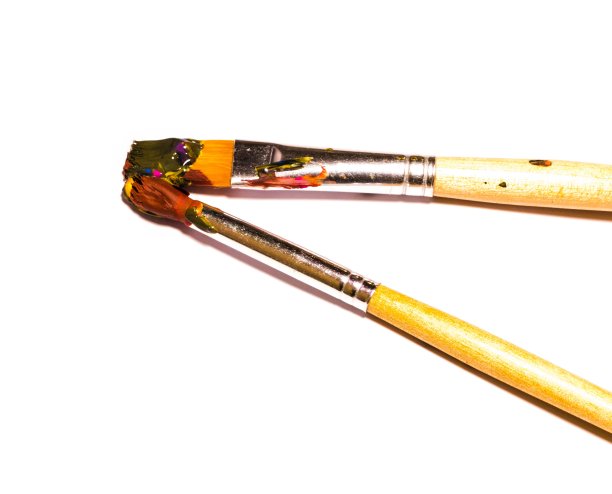 肮脏的画笔在白色的背景图片下载