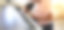 母亲在假期在家教和学弹钢琴。图片下载